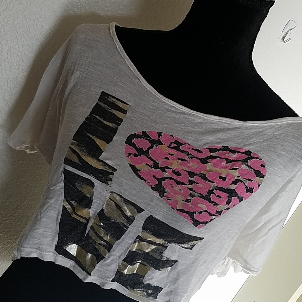💚 5 for $25 💚 L♡VE Crop top